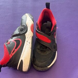 Nike Kids Black and Red Sneakers